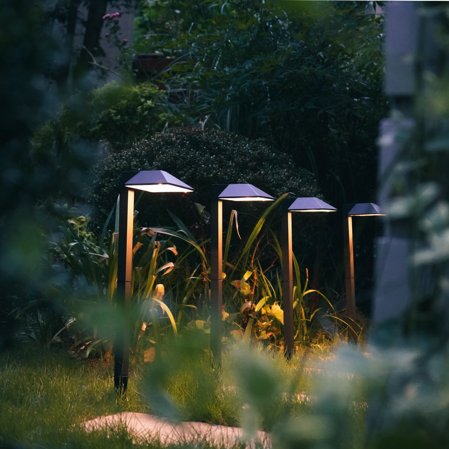 outdoor path lighting details